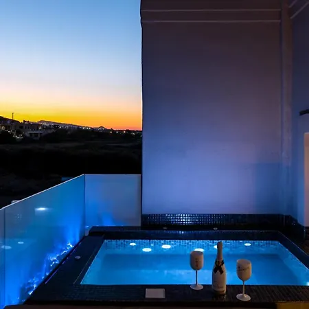 The Penthouse Santorini, Kamari, Thira Apartament