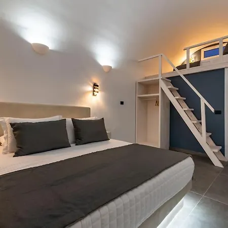 The Penthouse Santorini, Kamari, Thira 费拉