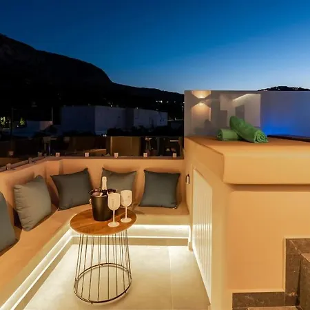 The Penthouse Santorini, Kamari, Thira * 费拉
